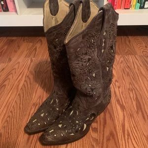 Corral boots 7.5 studded